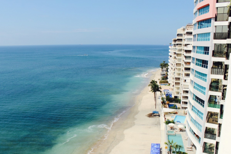 chambre-hote-ENTRECASTEAUX-min_beach_ocean_shore_hotel_palm_tree-33726